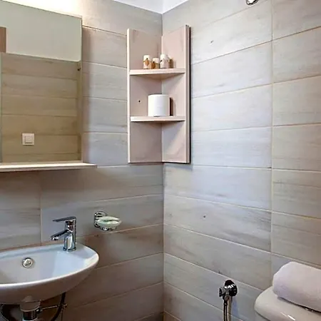 Liprando Hotel Nausa