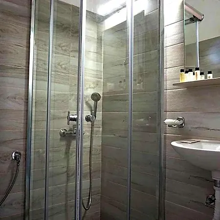 Отель Liprando Науса